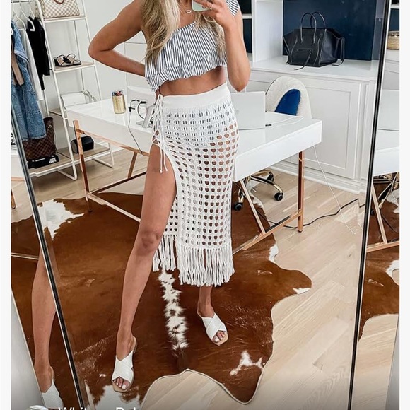 2/$30 New floral ruffle padded swim top in blue and white size Large - Picture 16 of 16